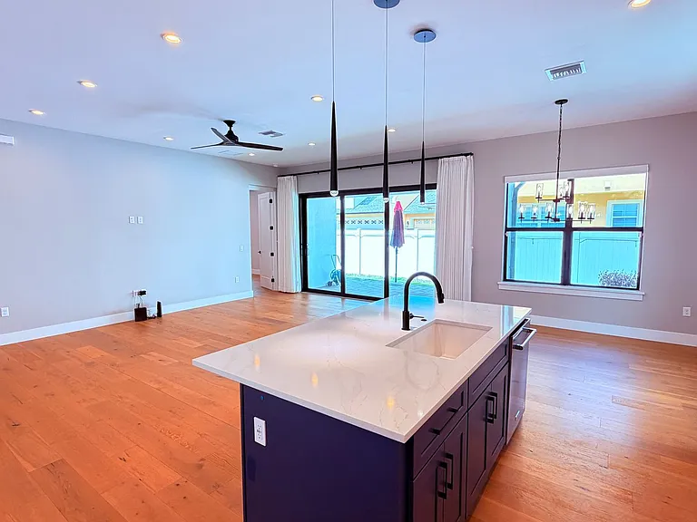 1403 Michigan Ave — Photo 13