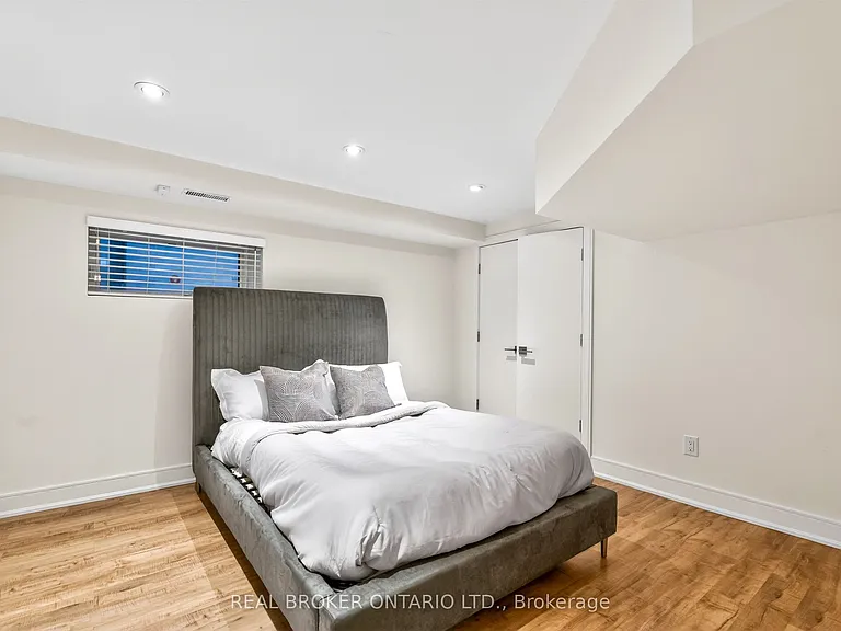 88 Kingsway Way — Photo 36