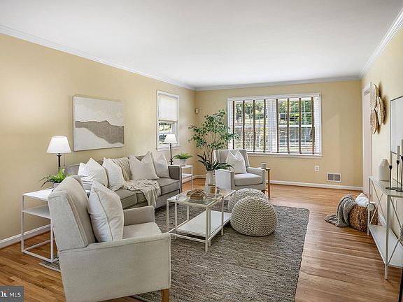 5th image of 6102 Holly Tree Dr