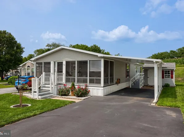 12 Ridgewood Mnr, Manheim, PA 17545