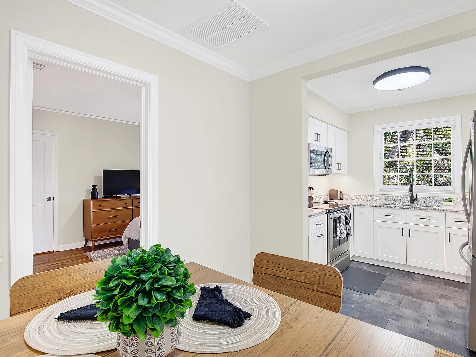 1 bed, 900 sqft, $2,500 — Photo 4