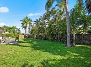 163 Fairway Cir, Naples, FL 34110