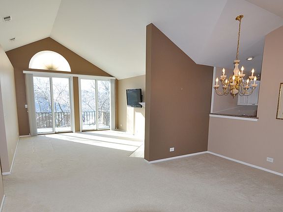 5th image of 30W008 Juniper Ct