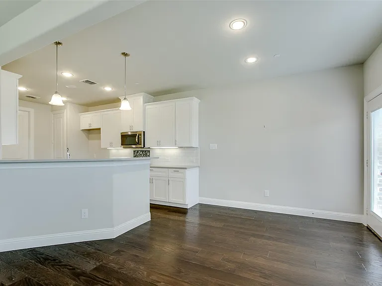 2949 Galveston St — Photo 5