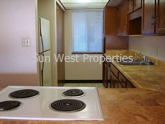 5th image of 1048 E Navajo St