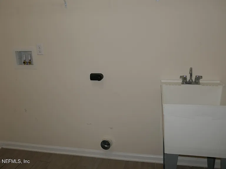 375 Great Lakes Ct — Photo 38