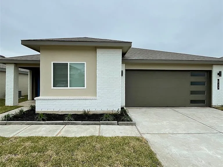 215 Dusty Bridle Ln — Photo 1