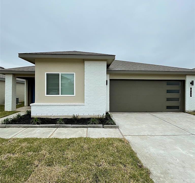 1st image of 215 Dusty Bridle Ln