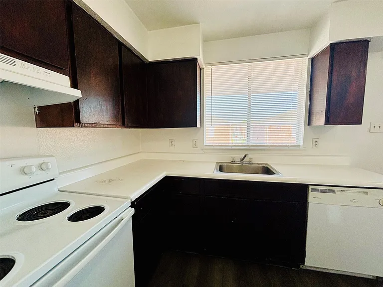 9201 Clarewood Dr #129 — Photo 9
