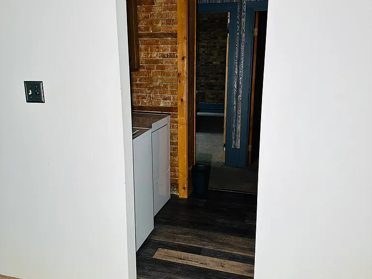 152 E State St — Photo 6