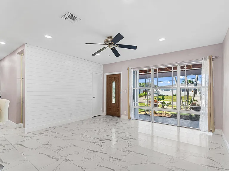 1820 SW 22nd Ave — Photo 4