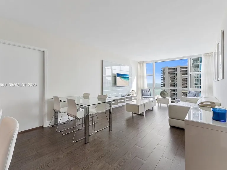 6801 Collins Ave #LPH10 — Photo 3