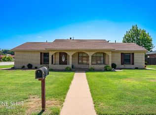 610 Sunset Rd, Seymour, TX 76380
