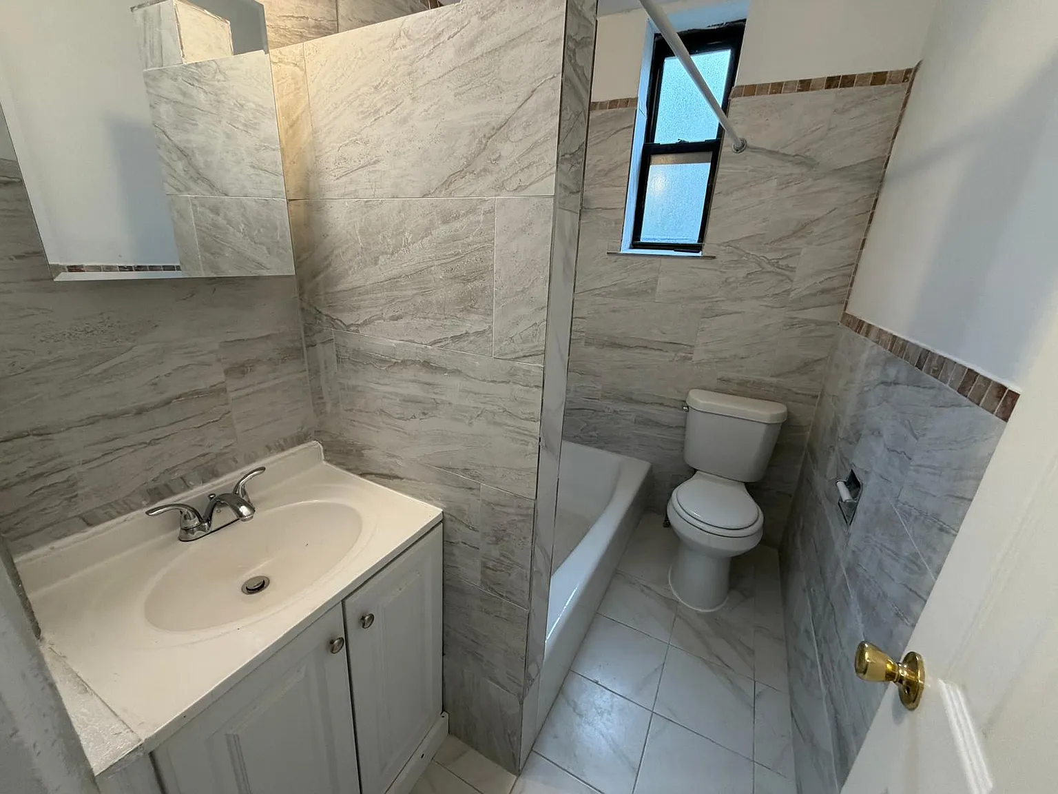 41-06 34th Avenue — Photo 2