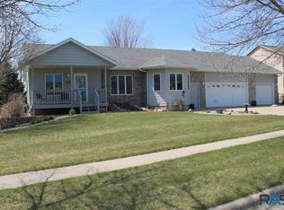 117 S Country Club Ave, Brandon, SD 57005