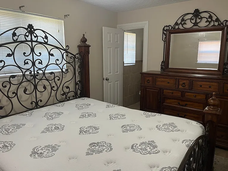 1331 W Hayes St — Photo 26