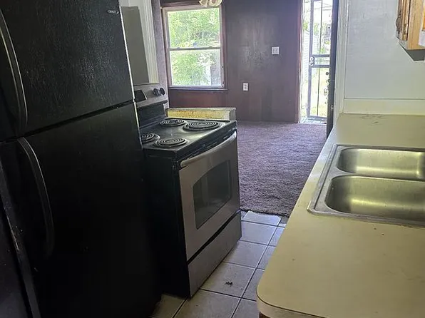 25141 Fisher Rd, Euclid, OH 44117