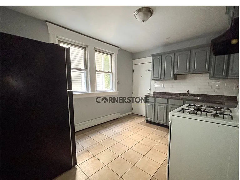 58 Cypress St — Photo 8