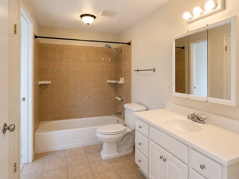 419 Alvarado Ave — Photo 12