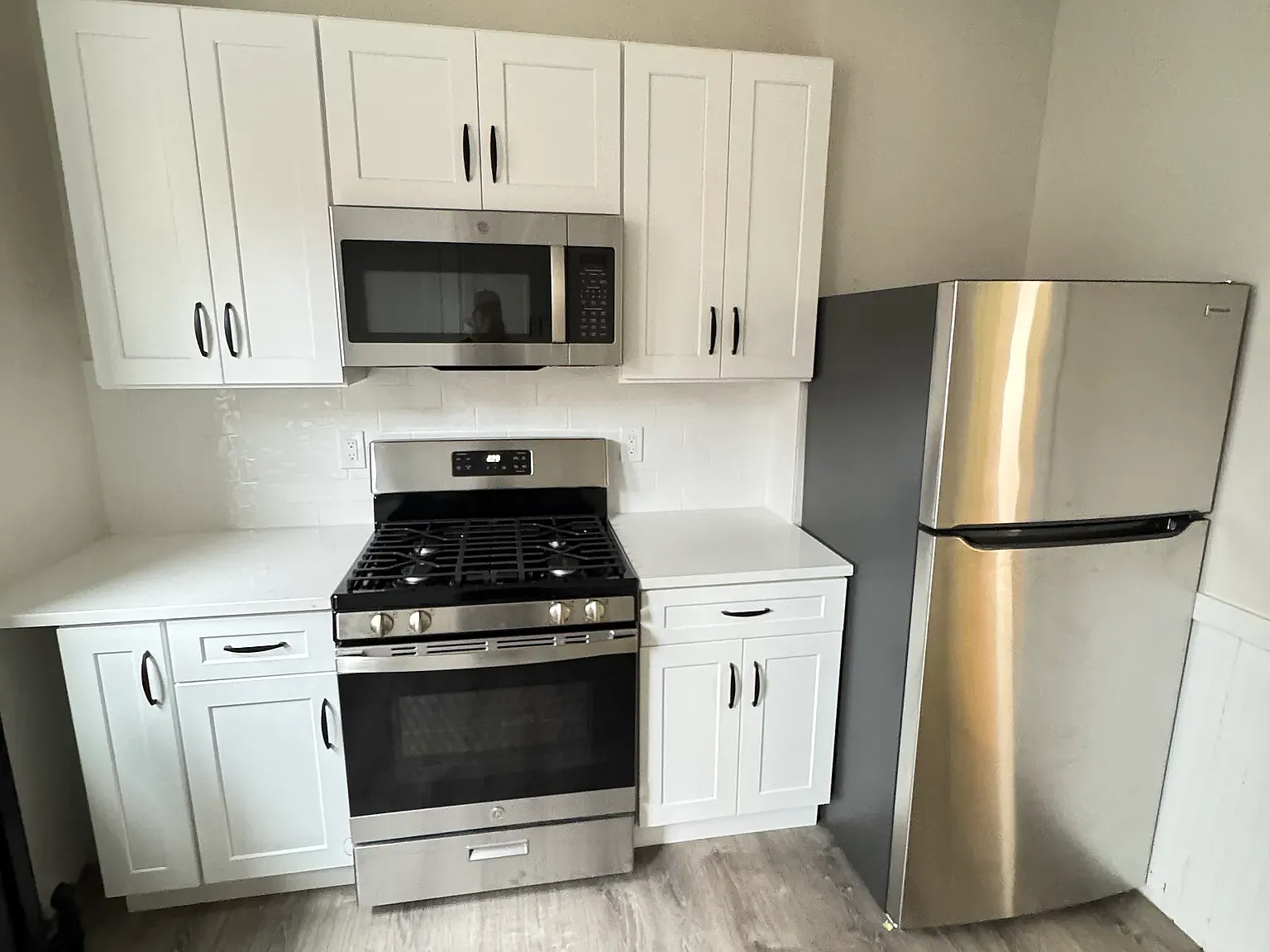 3 bed, 1300 sqft, $3,995 — Photo 2