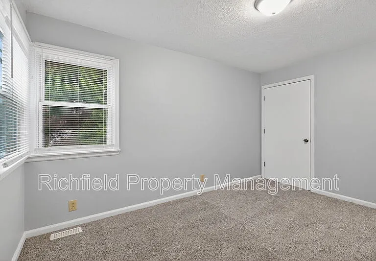 1260 Lincoln Dr — Photo 16
