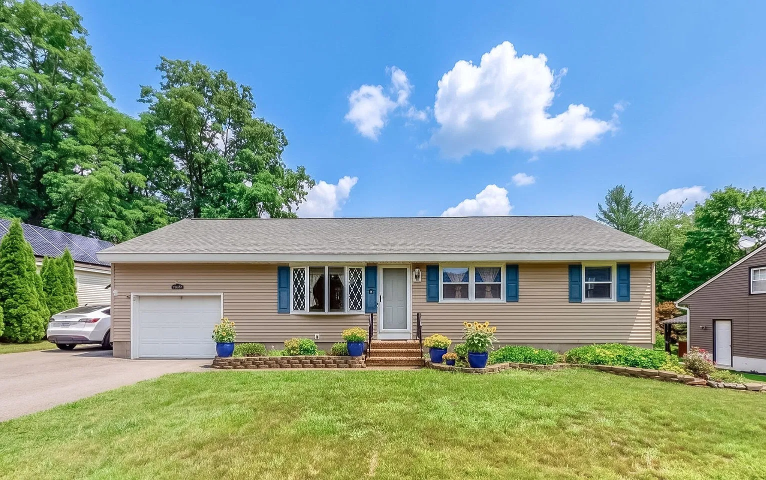 3 bed, 1.5 bath, 1245 sqft, $2,600 — Photo 1