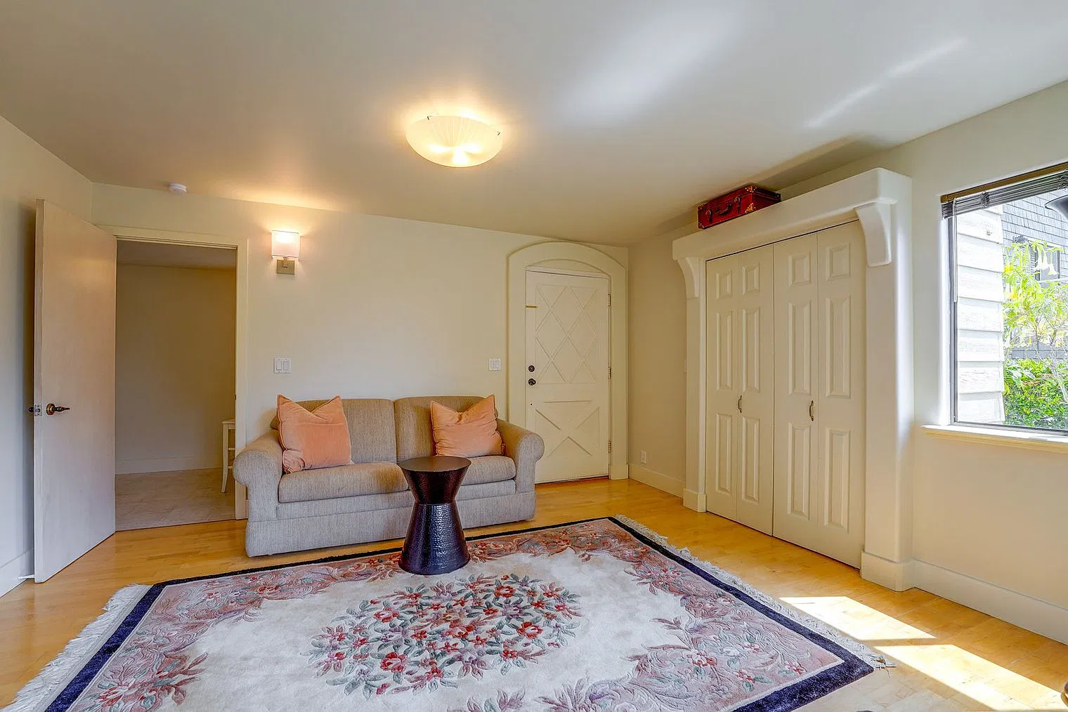 1 bed, 1.0 bath, 1496 sqft, $8,451 — Photo 3