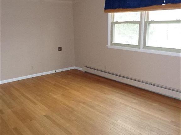 3rd image of 615 Courtland Ave