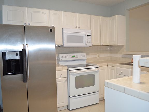 5th image of 128 SW 22nd Ave