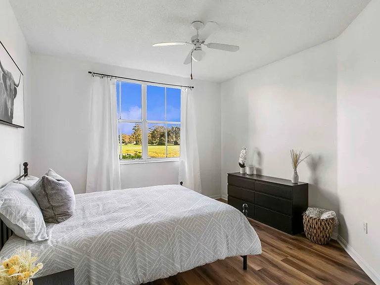 2040 Greenview Shores Blvd #203 — Photo 7
