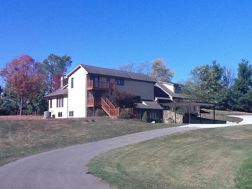 Front with 1 acre surround by 21 MOL