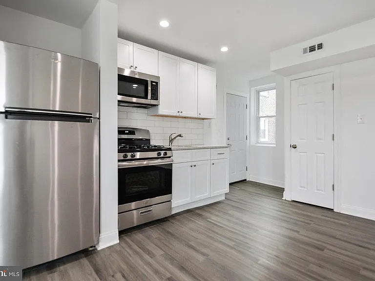 274 S 58th St #F — Photo 4