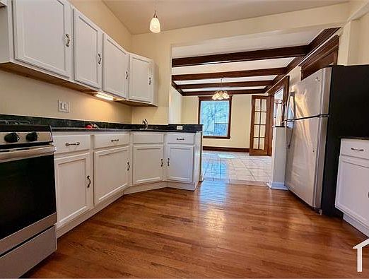 5th image of 834 E Hyde Park Blvd Unit 1