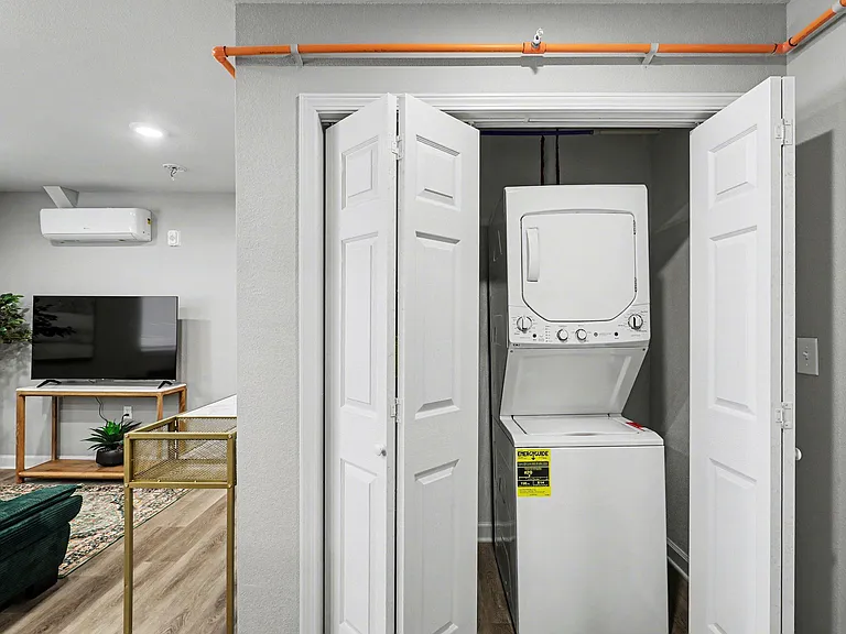 Mayfair Apartments — Photo 11