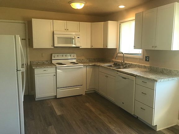 2nd image of 365 N Blossom Dr