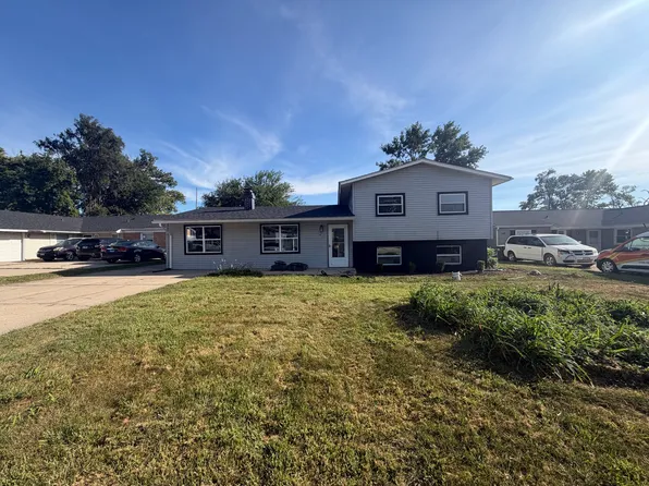 547 Redwood Rd, Bolingbrook, IL 60440