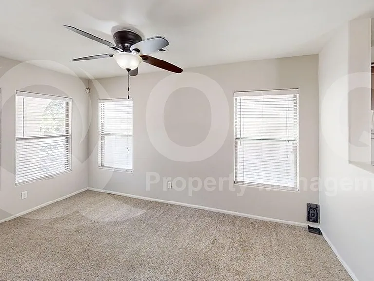 11012 W College Dr — Photo 2
