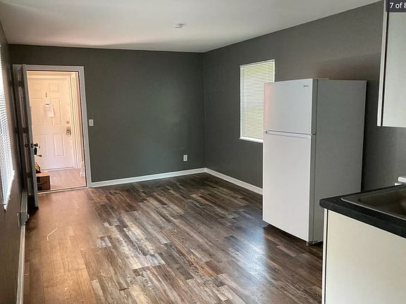 4th image of 39 Wuest St #1