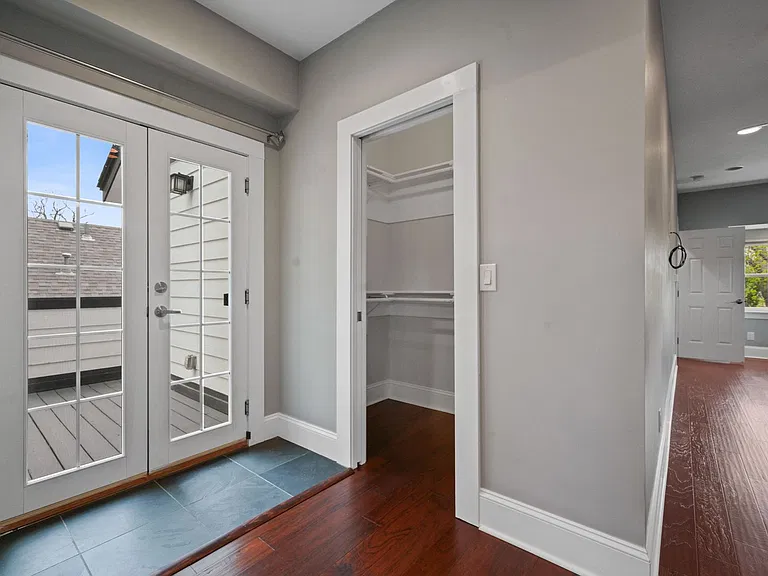 2370 Elm St — Photo 11