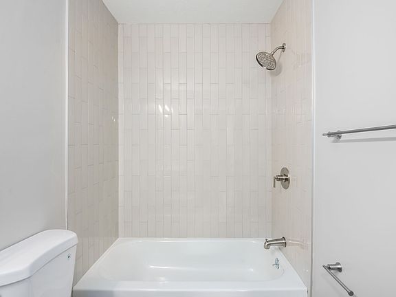 4th image of 4039 Lincoln Ave
