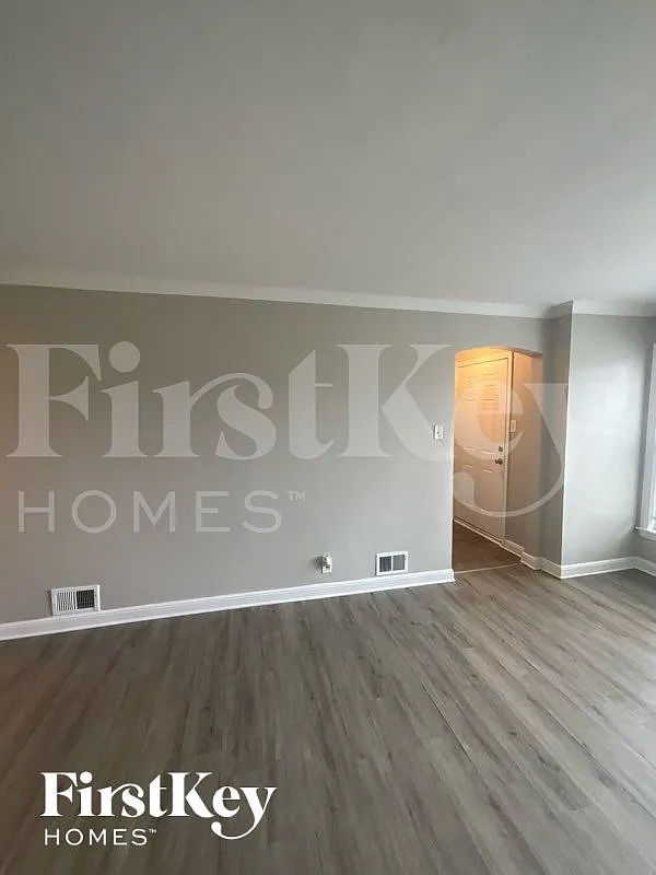 3 bed, 1.0 bath, 1090 sqft, $2,435 — Photo 4