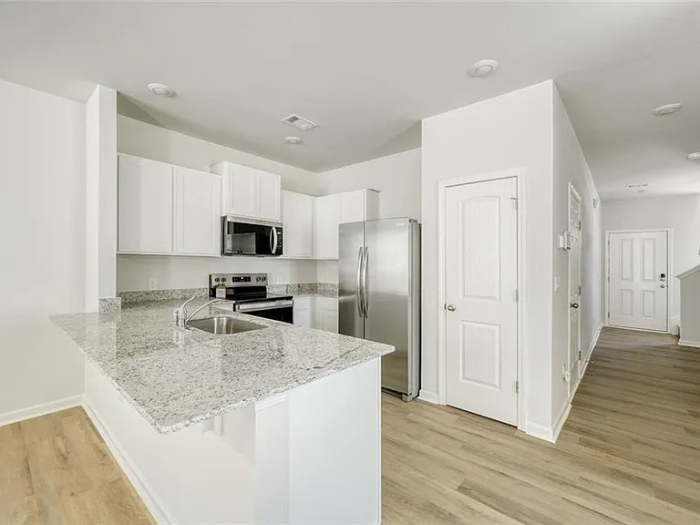 5980 Skylar Dr — Photo 3