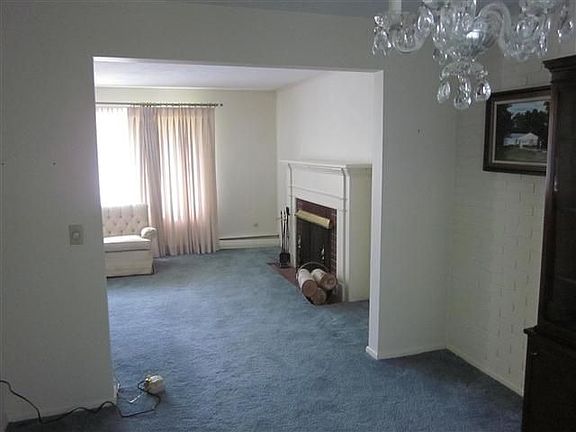4th image of 404 Harvard St