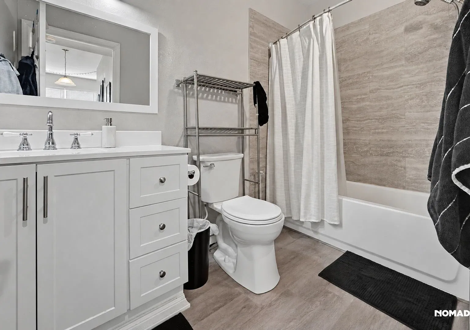 Charming 1BR Condo in Melbourne — Photo 4