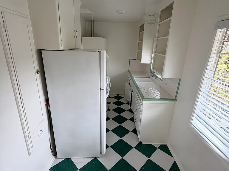 130 1/2 S Wetherly Dr #130-1/2 — Photo 7