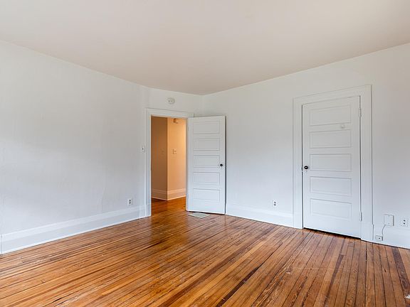 5th image of 4412 Erie Ave #4