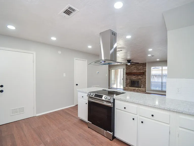 123 Cypress Ln — Photo 1