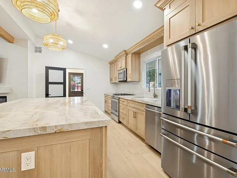 1216 W Rovey Ave — Photo 10