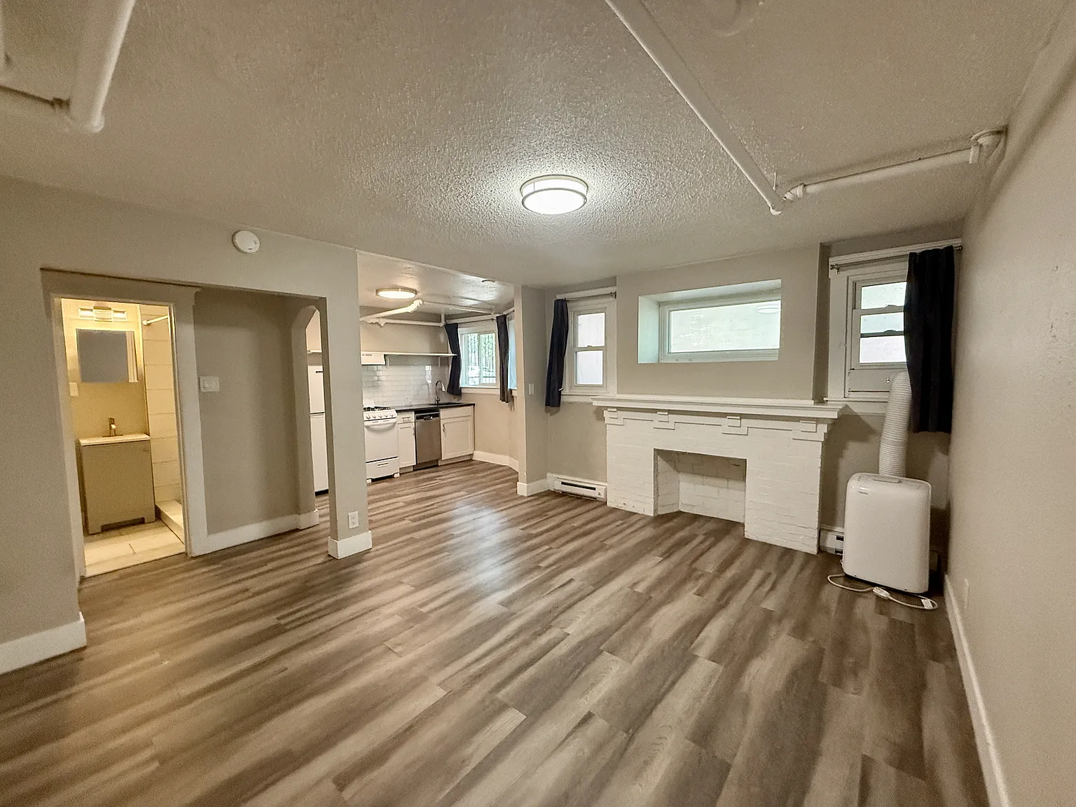 Studio, 380 sqft, $1,175 — Photo 4