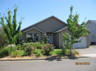 274 Umpqua View Dr, Roseburg, OR 97471